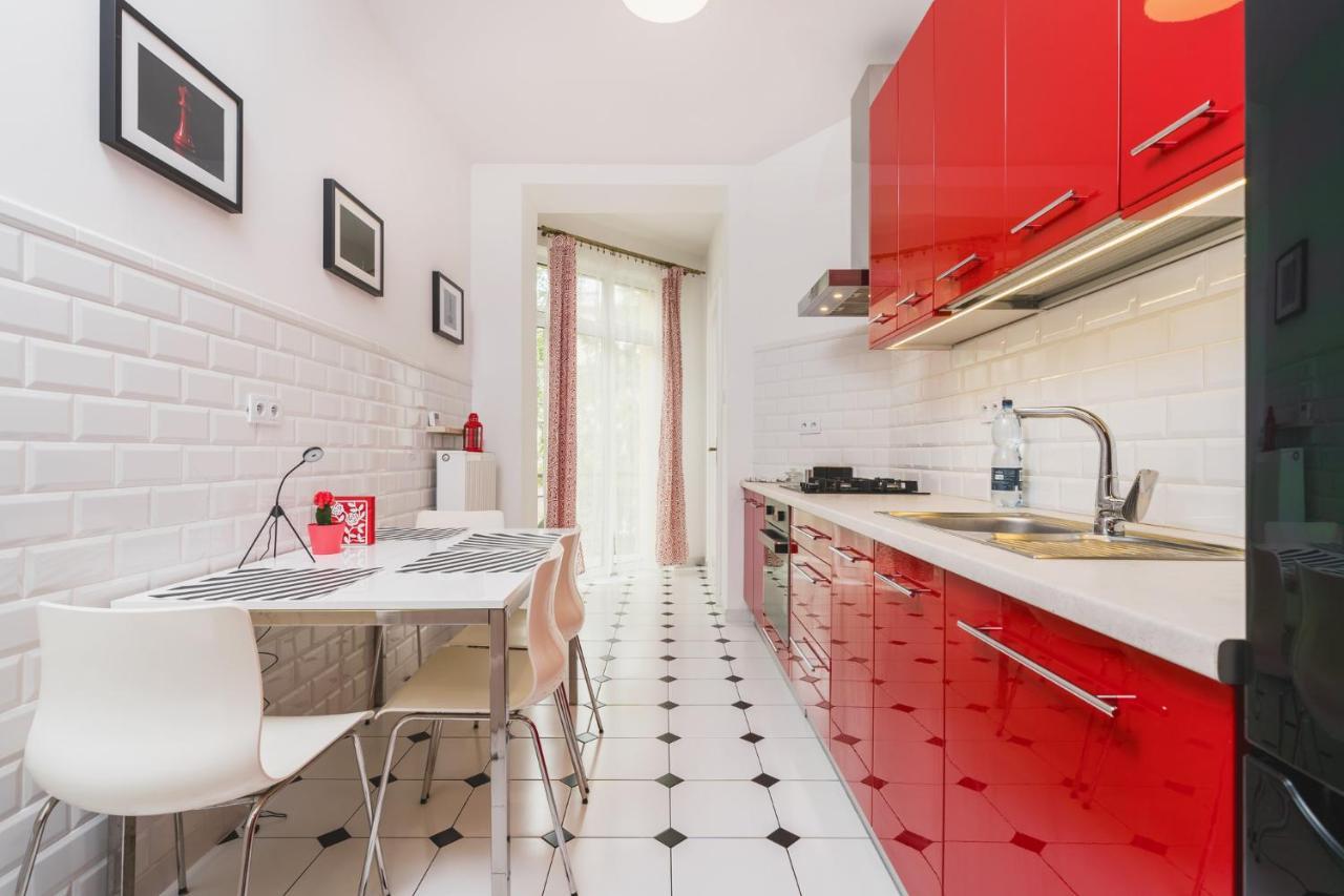 Modern Urban Escape - Old Town Apartment - By Upstairs Krakow Luaran gambar