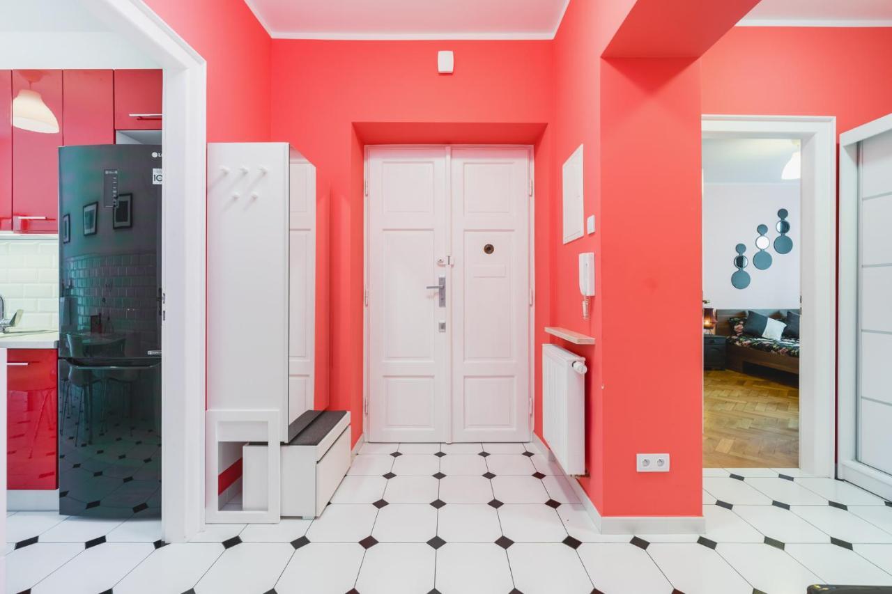 Modern Urban Escape - Old Town Apartment - By Upstairs Krakow Luaran gambar