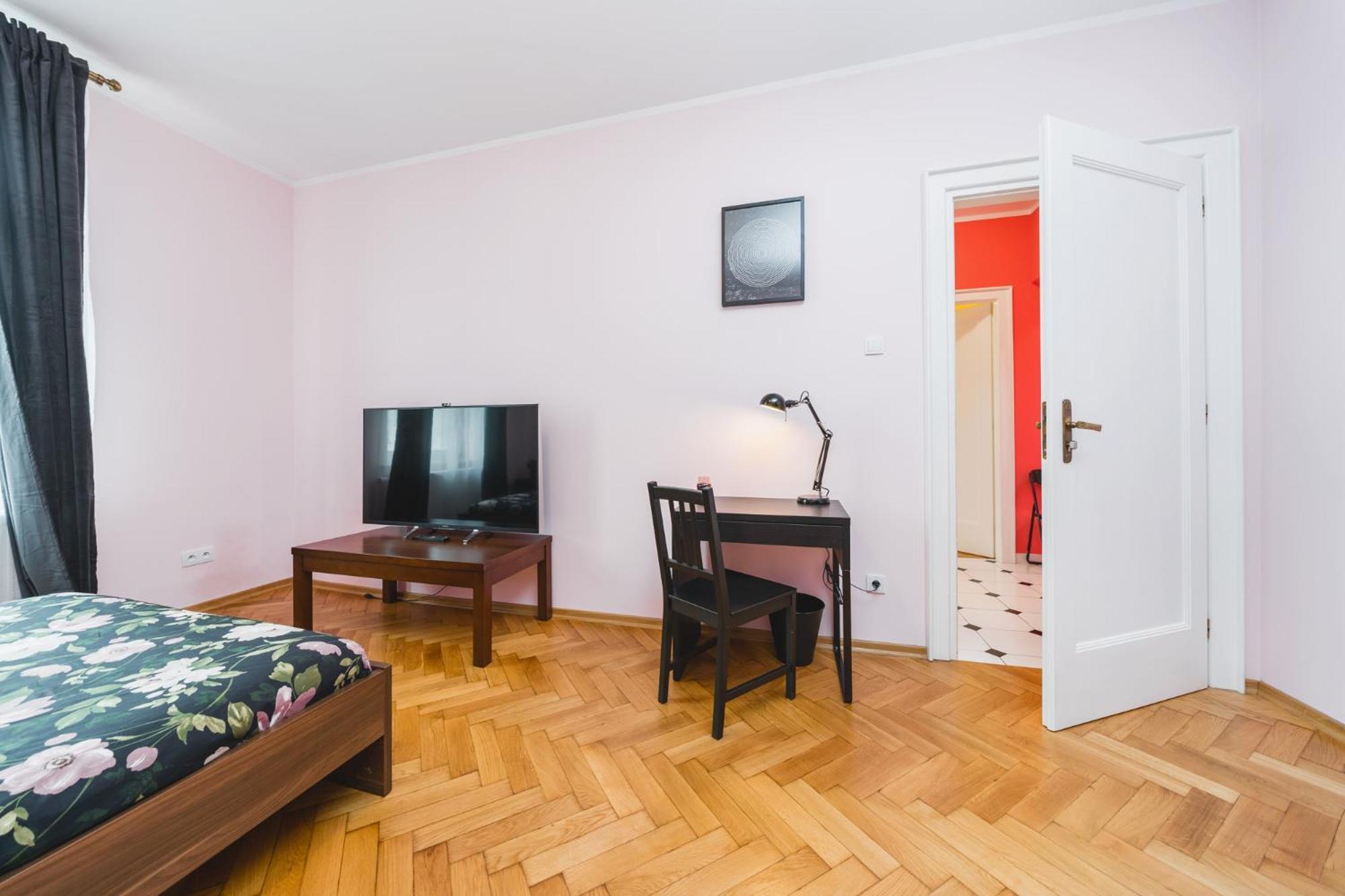 Modern Urban Escape - Old Town Apartment - By Upstairs Krakow Luaran gambar