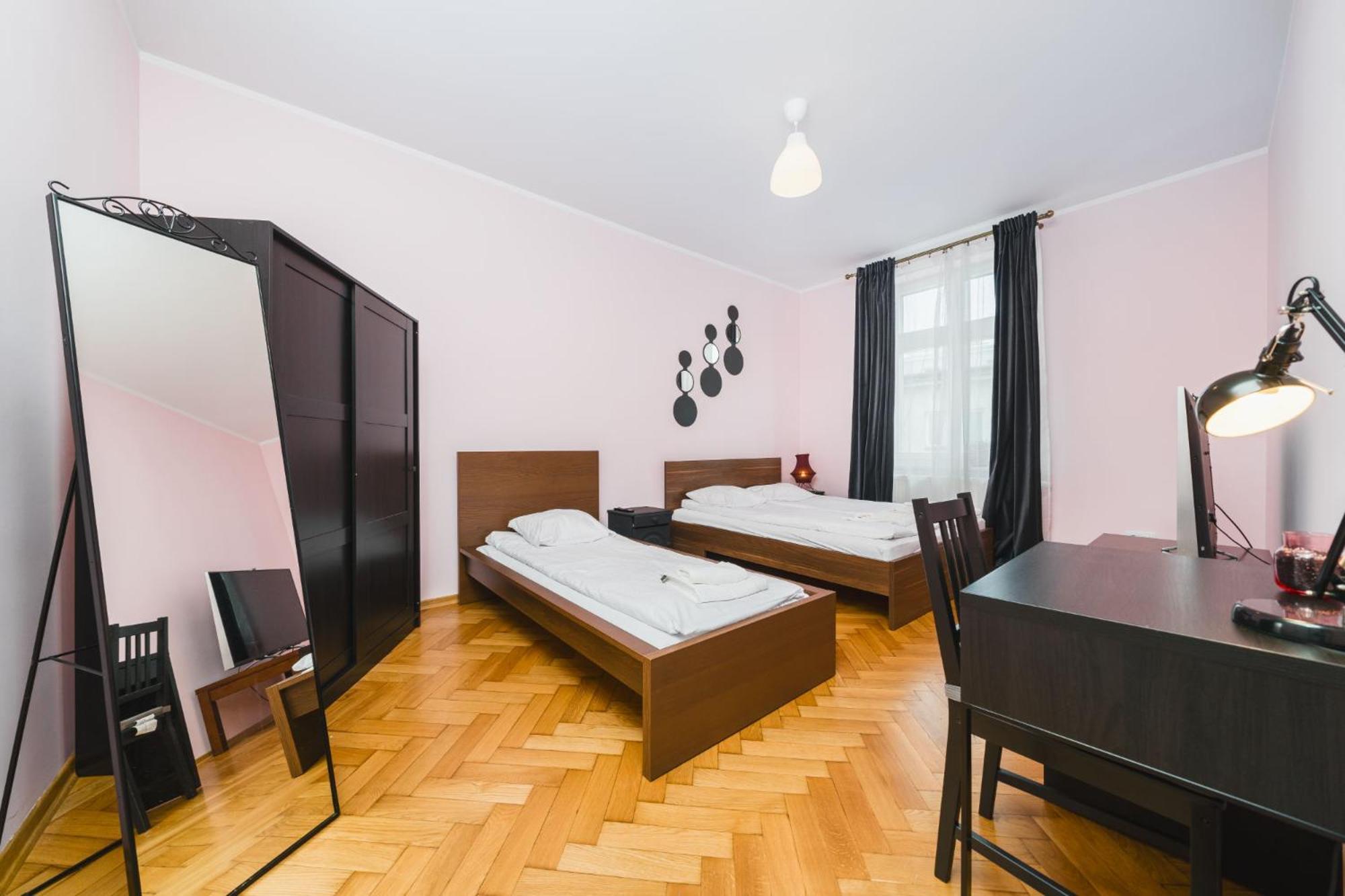 Modern Urban Escape - Old Town Apartment - By Upstairs Krakow Luaran gambar