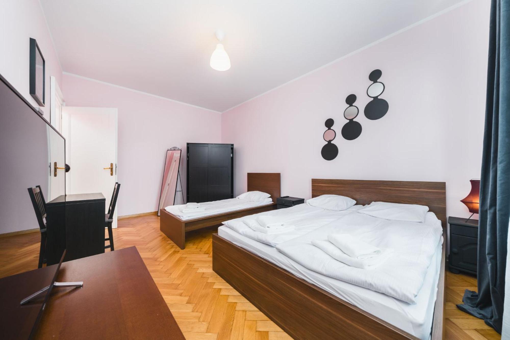 Modern Urban Escape - Old Town Apartment - By Upstairs Krakow Luaran gambar