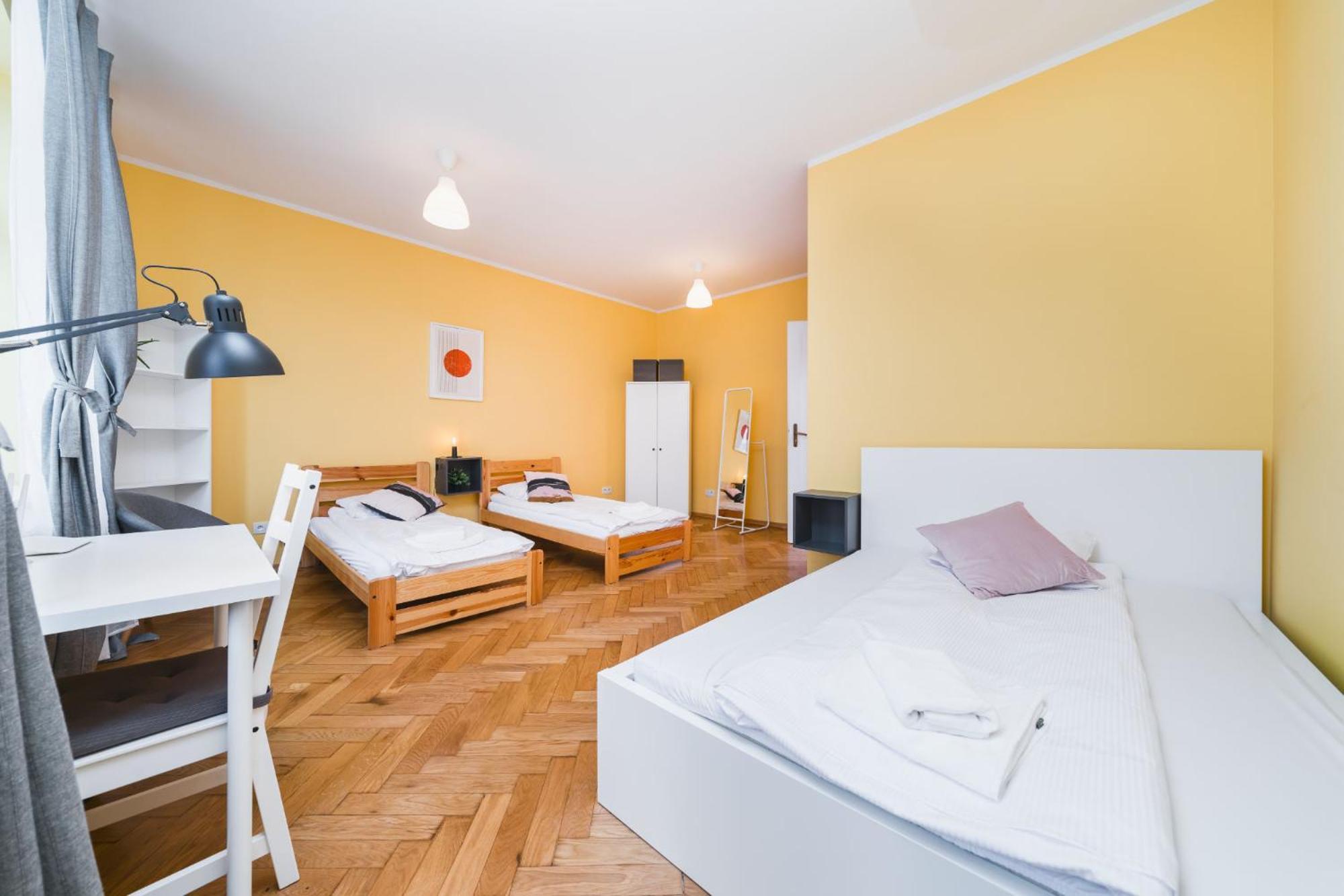 Modern Urban Escape - Old Town Apartment - By Upstairs Krakow Luaran gambar
