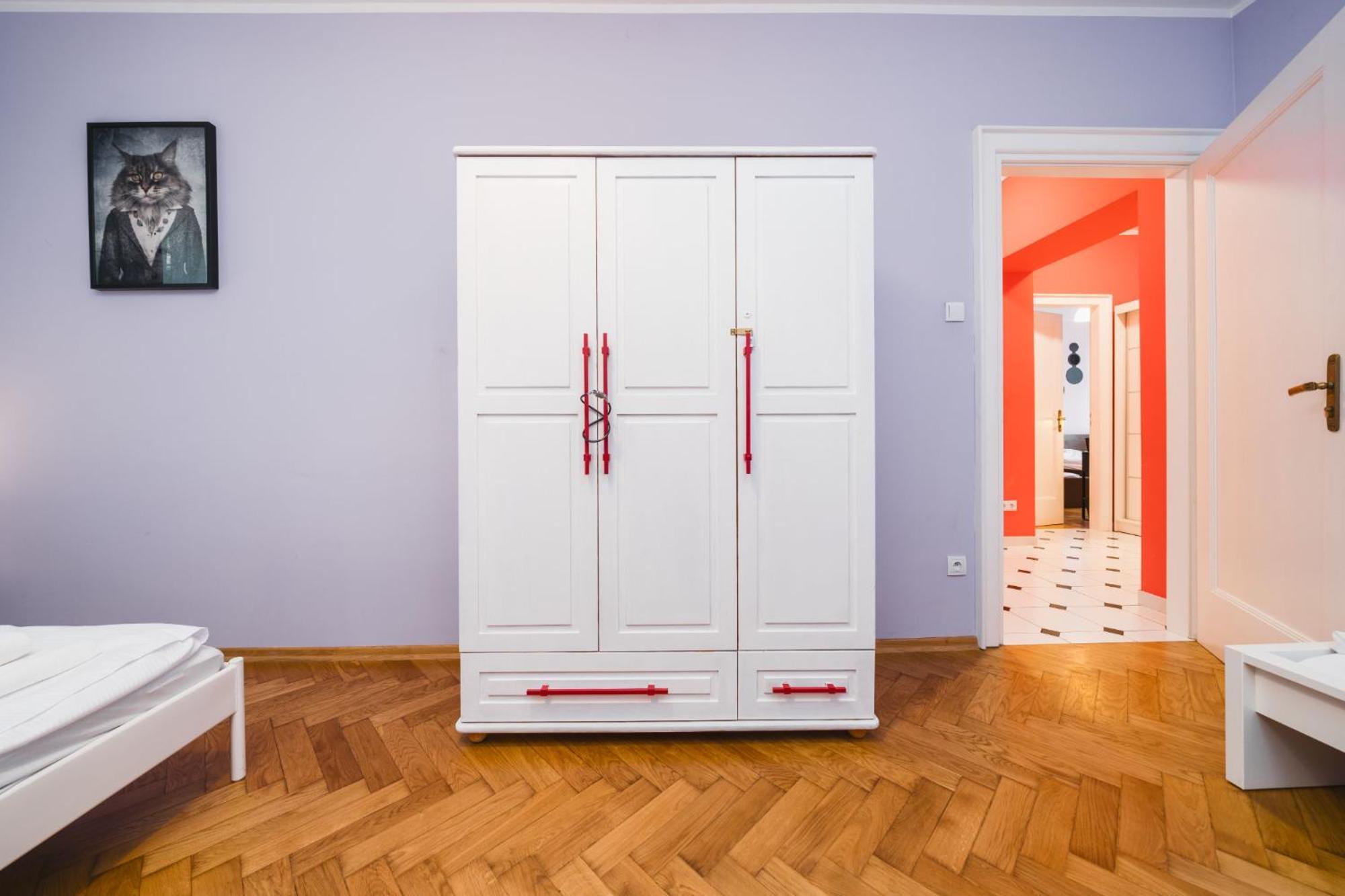 Modern Urban Escape - Old Town Apartment - By Upstairs Krakow Luaran gambar